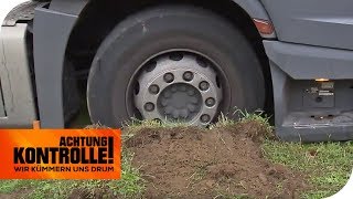 LKW auf AutobahnParkplatz fest gefahren  Der ADAC hilft  Achtung Kontrolle  kabel eins [upl. by Giza]