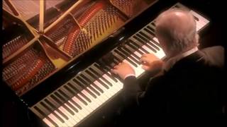 Beethoven  Piano Sonata No 5 in C minor  Daniel Barenboim [upl. by Attenod]