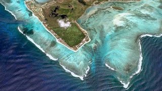 The Underwater Waterfall Illusion at Mauritius Island 1920 x 1080p  OneMinInfo [upl. by Ahsotan]