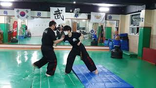 응용꺽기 연습practice  basic defensive tactics against punching  특공무술 문무도장 [upl. by Nnylarej280]