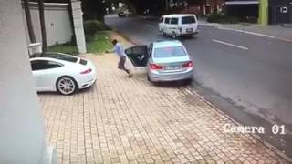 Porsche driver outwits armed hijackers in Johannesburg [upl. by Capello]