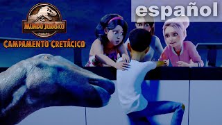 Perseguidos por Ouranosaurios  Jurassic World Campamento Cretácico  NETFLIX [upl. by Merrell]