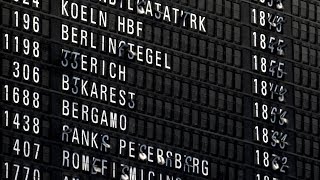 The wonderful splitflap Departure Board at Frankfurt Airport [upl. by Balf]