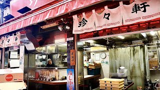 アメ横高架下の老舗町中華「珍々軒」の仕込みと昼のラッシュ風景 Japanese street Food Ramen in Ueno [upl. by Milore]