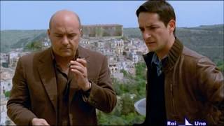 Il commissario Montalbano Escenas graciosas S07 E02 2  Le ali della Sfinge [upl. by Sorodoeht]